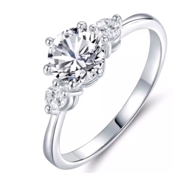 ✴️Last 1!✴️18K White Gold Swarovski Crystal Ring! - Picture 6 of 8